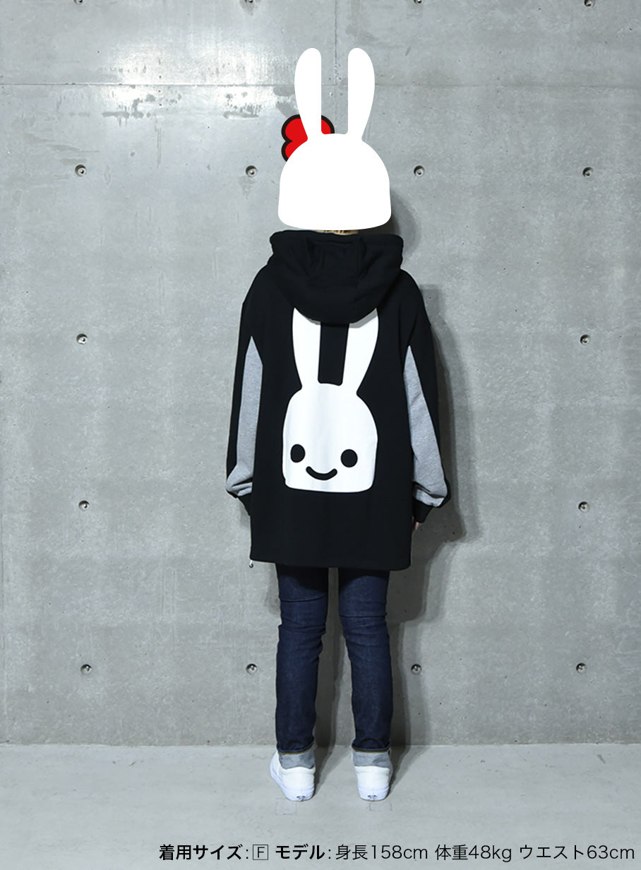 女性の耳付きハーフジップパーカー