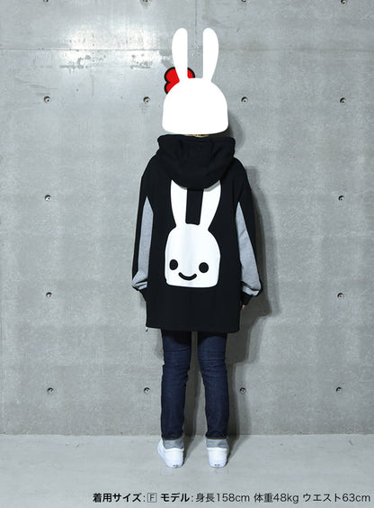 女性の耳付きハーフジップパーカー