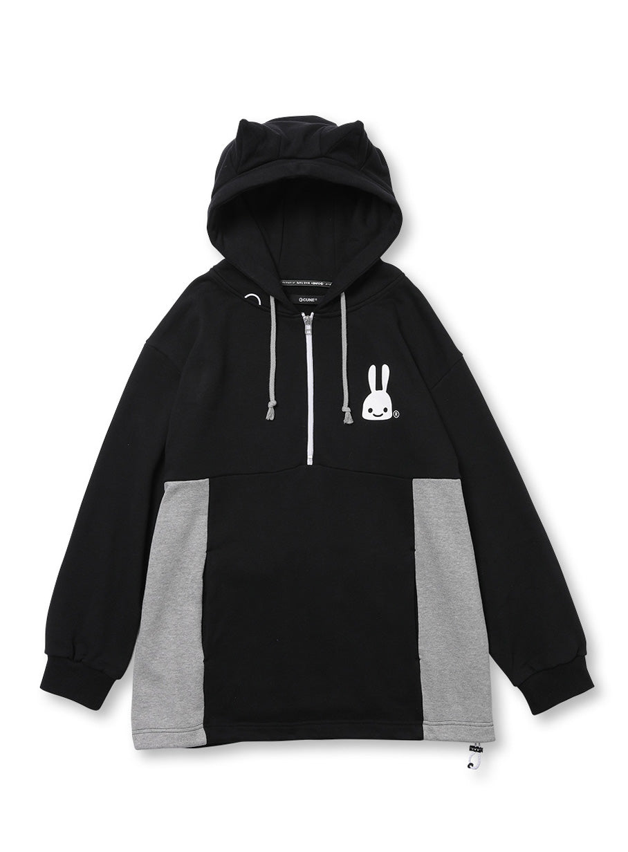 女性の耳付きハーフジップパーカー