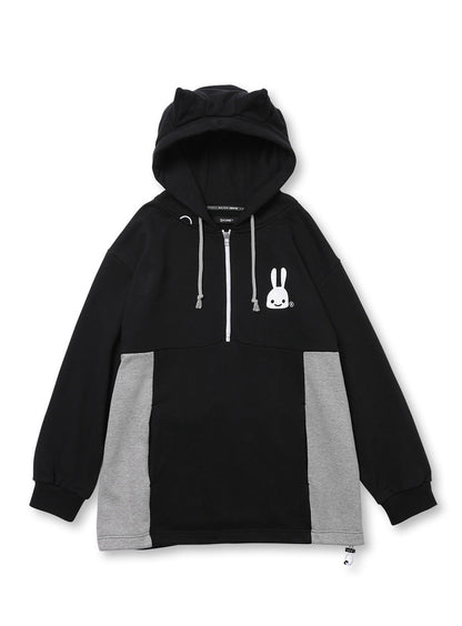 女性の耳付きハーフジップパーカー