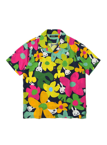 花柄のアロハシャツ