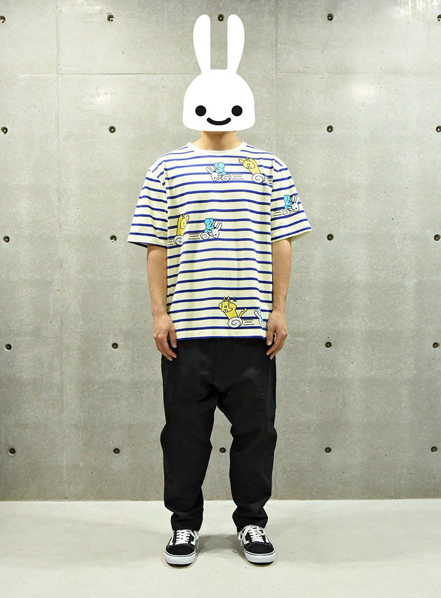 足ぐるぐる猫のTシャツ