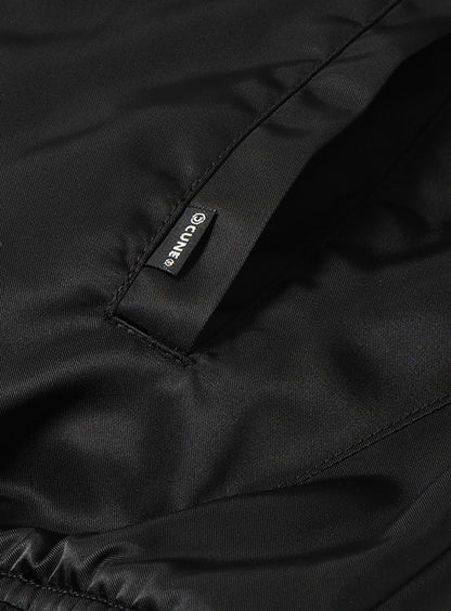 飛び出す猫のナイロンスタジャン