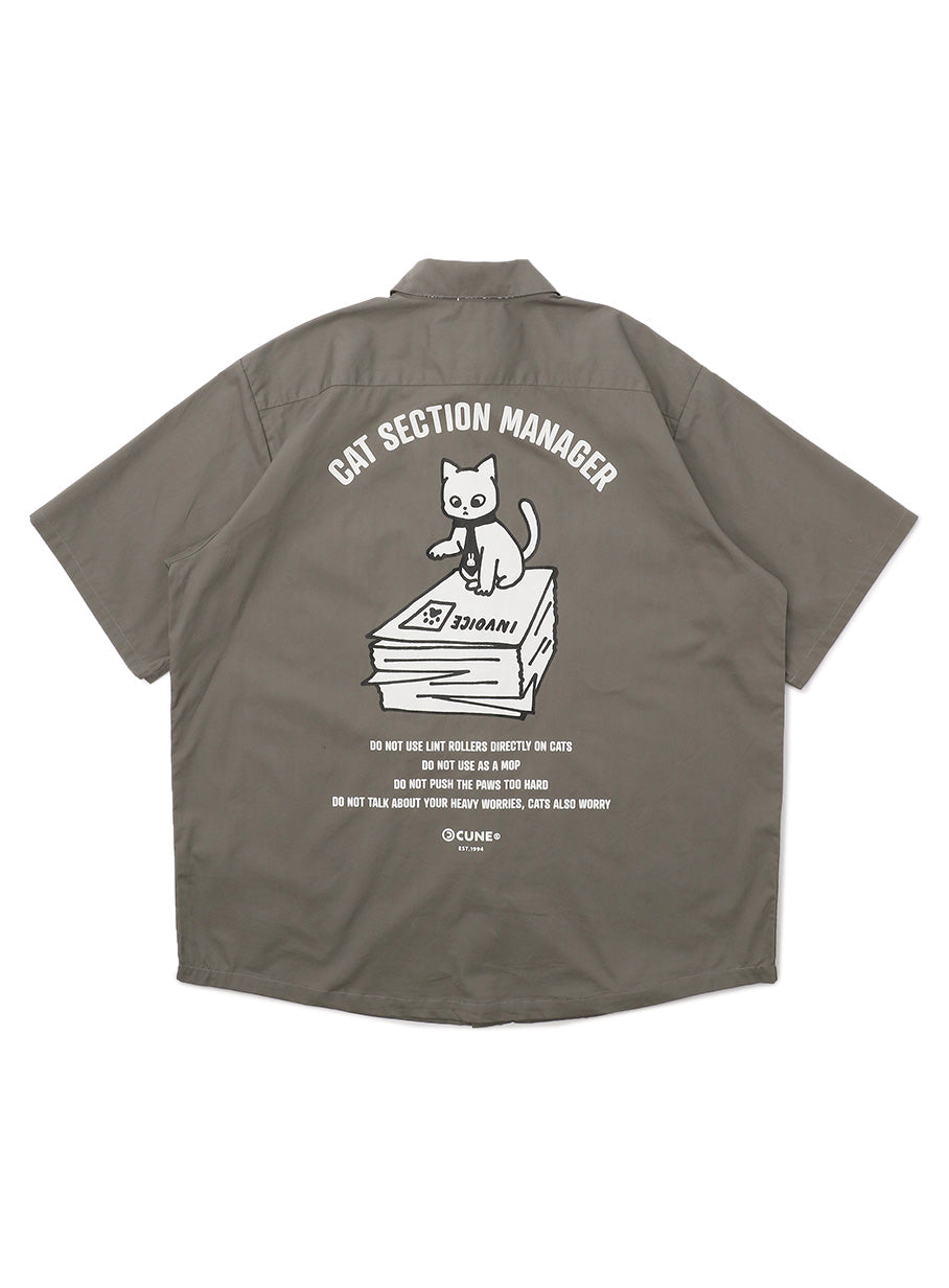 ワークシャツ 書類と猫