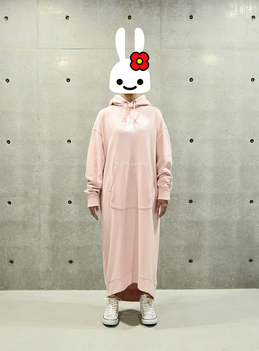女性のロングパーカーワンピース