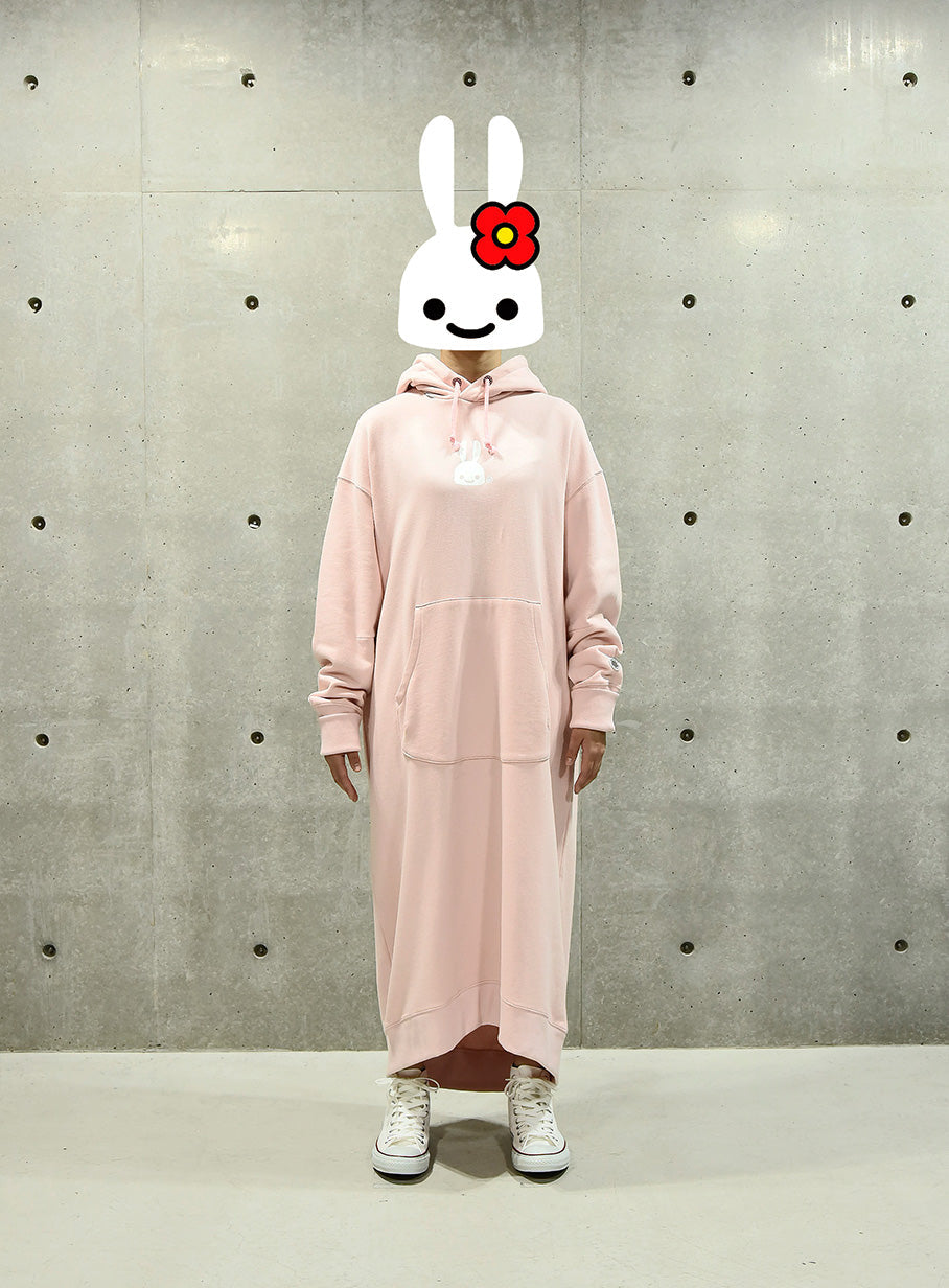 女性のロングパーカーワンピース