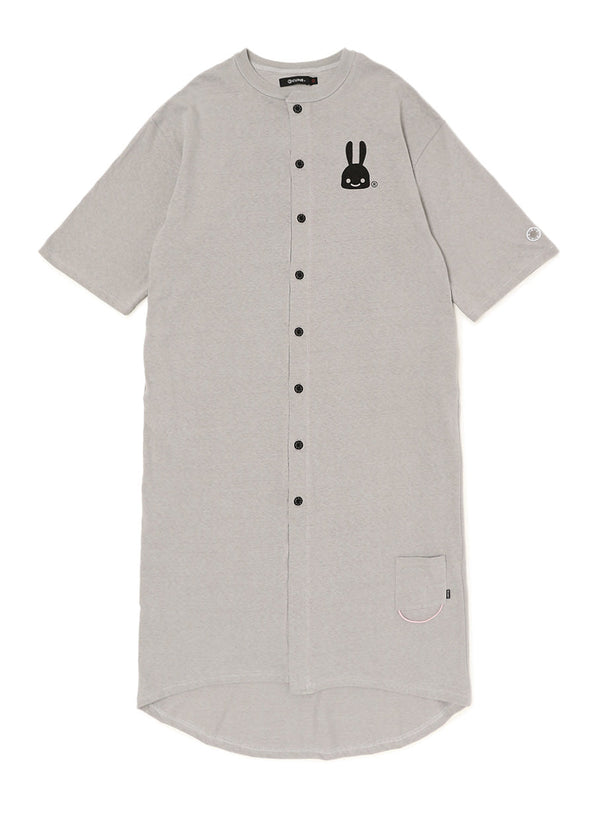 女性のマキシ丈カーディガン