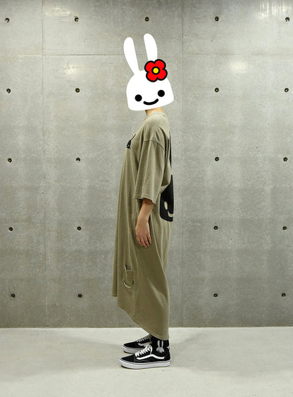 女性のマキシ丈ワンピース