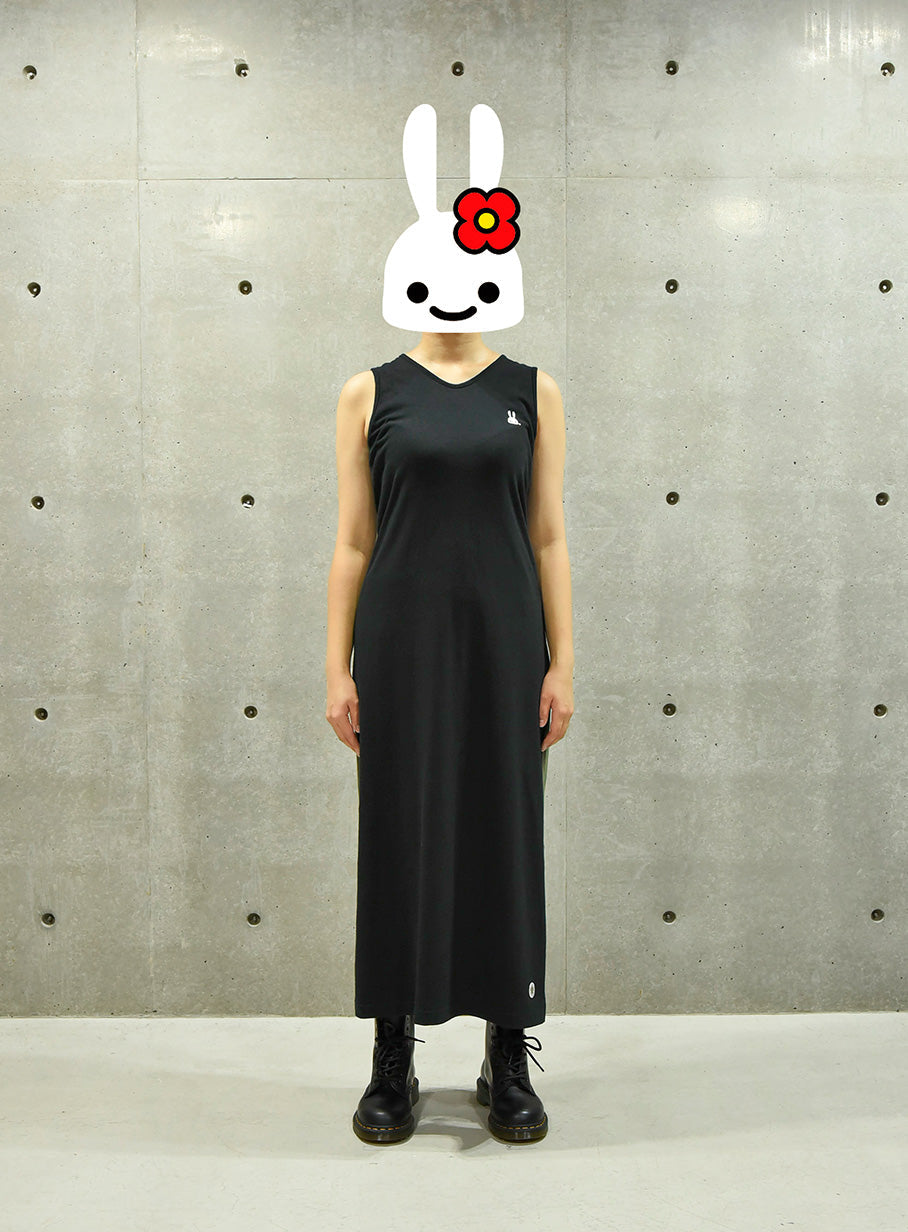 女性の切り替えノースリーブワンピース