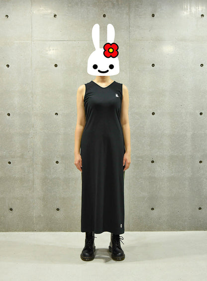 女性の切り替えノースリーブワンピース