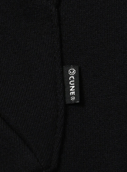 女性のロングパーカーワンピース　ロゴ