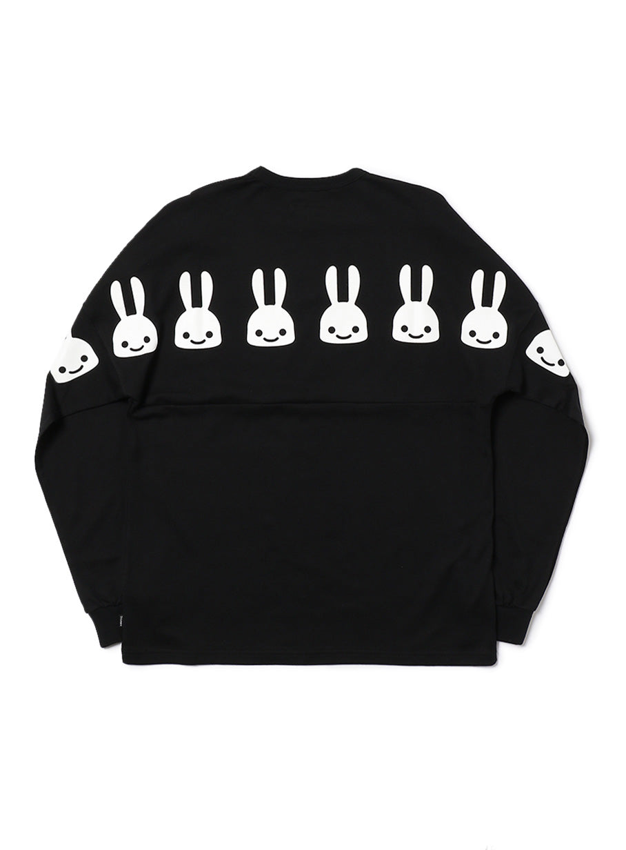 背中にウサギがたくさんカットソー