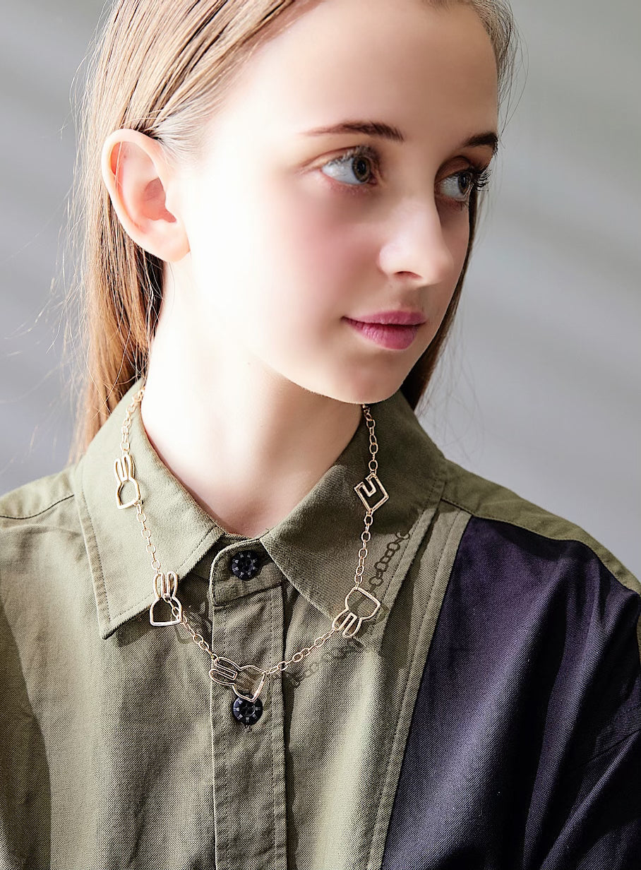 フレームウサギと凹チェーンネックレス