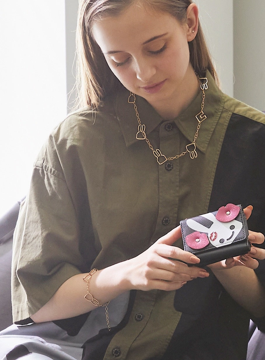 フレームウサギと凹チェーンネックレス