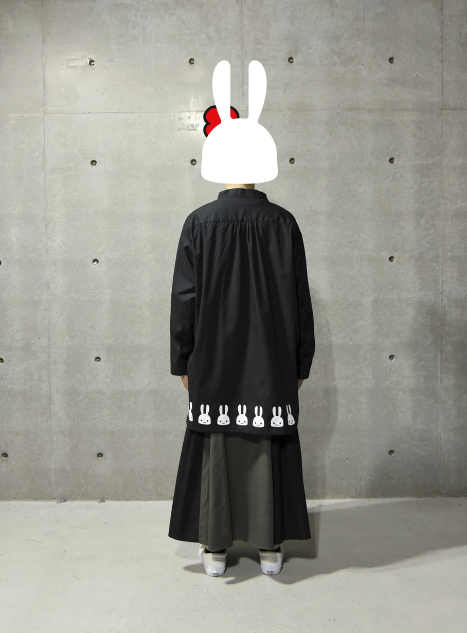女性のサイドジップシャツ