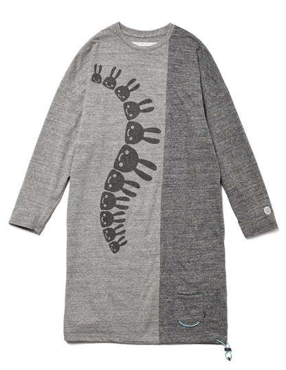 女性のTシャツワンピース