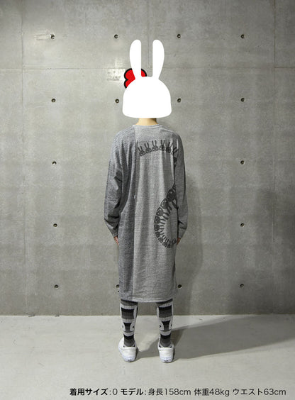 女性のTシャツワンピース