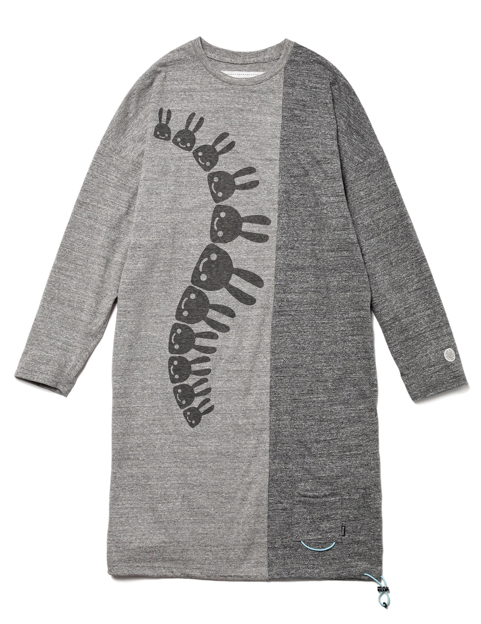 女性のTシャツワンピース