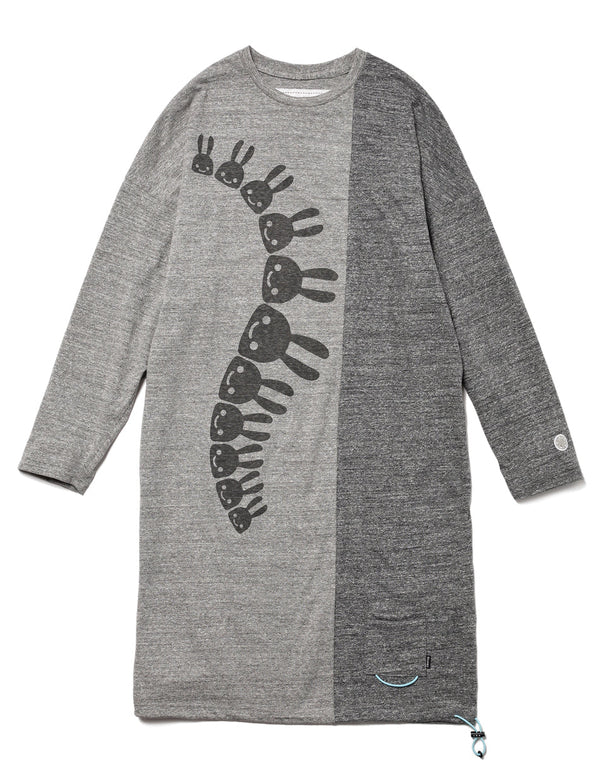 女性のTシャツワンピース
