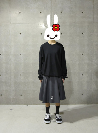 女性のウエストゴムのナイロンスカート