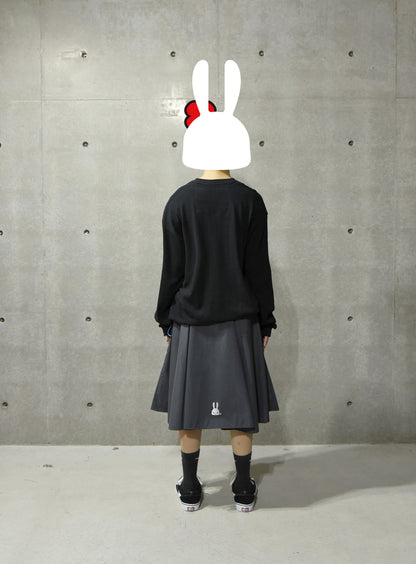 女性のウエストゴムのナイロンスカート