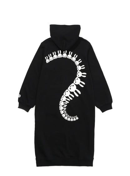 女性のロングジップパーカー