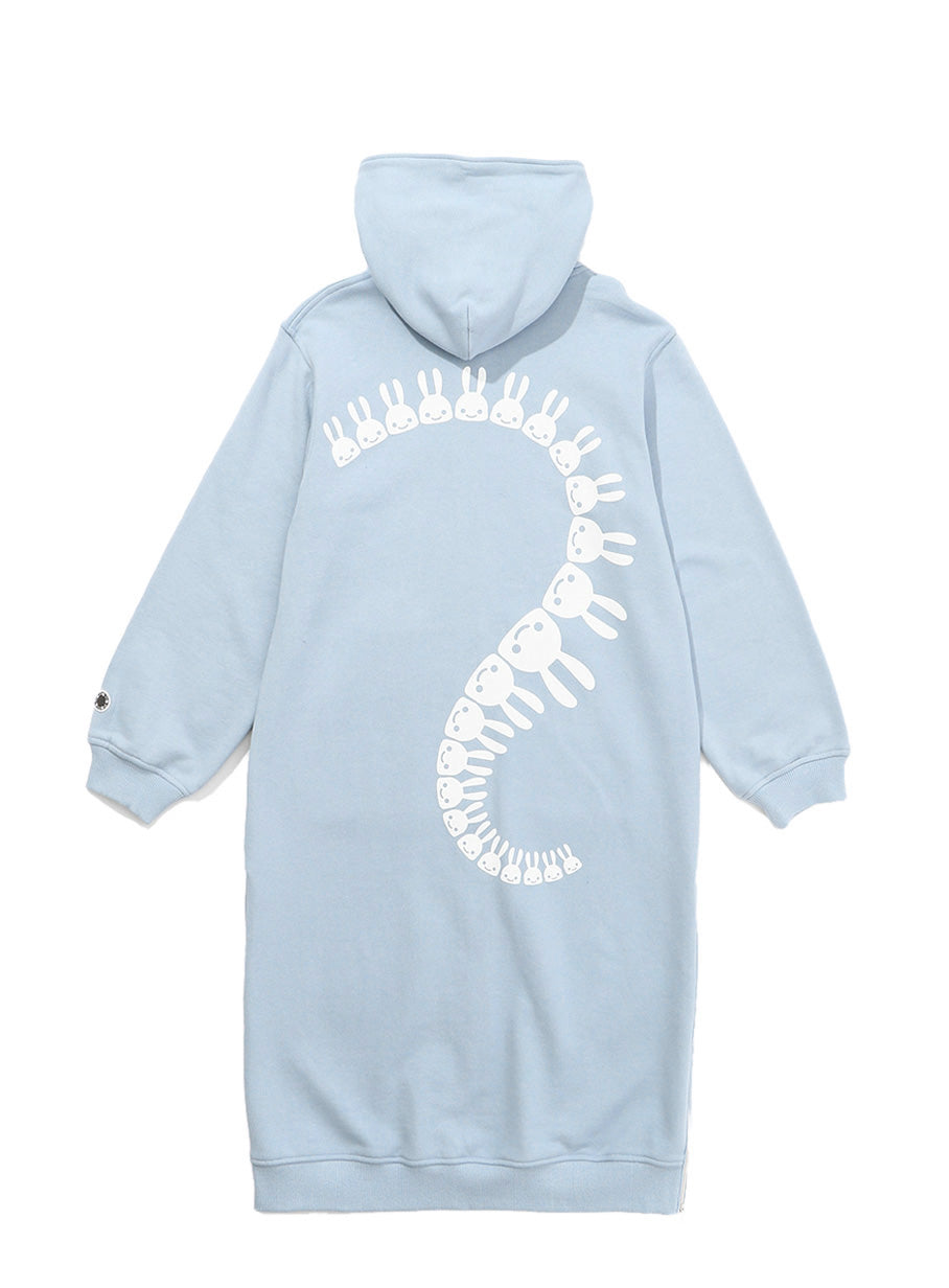 女性のロングジップパーカー