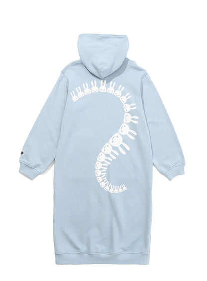 女性のロングジップパーカー