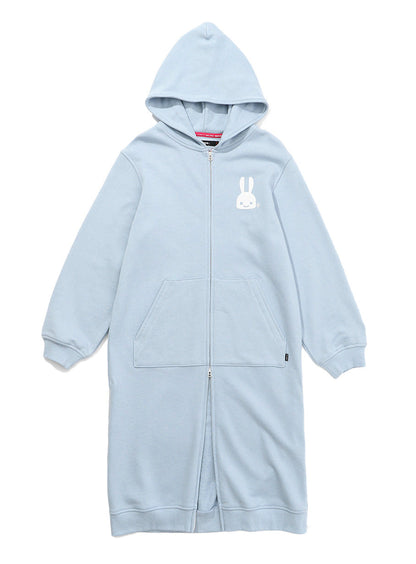 女性のロングジップパーカー