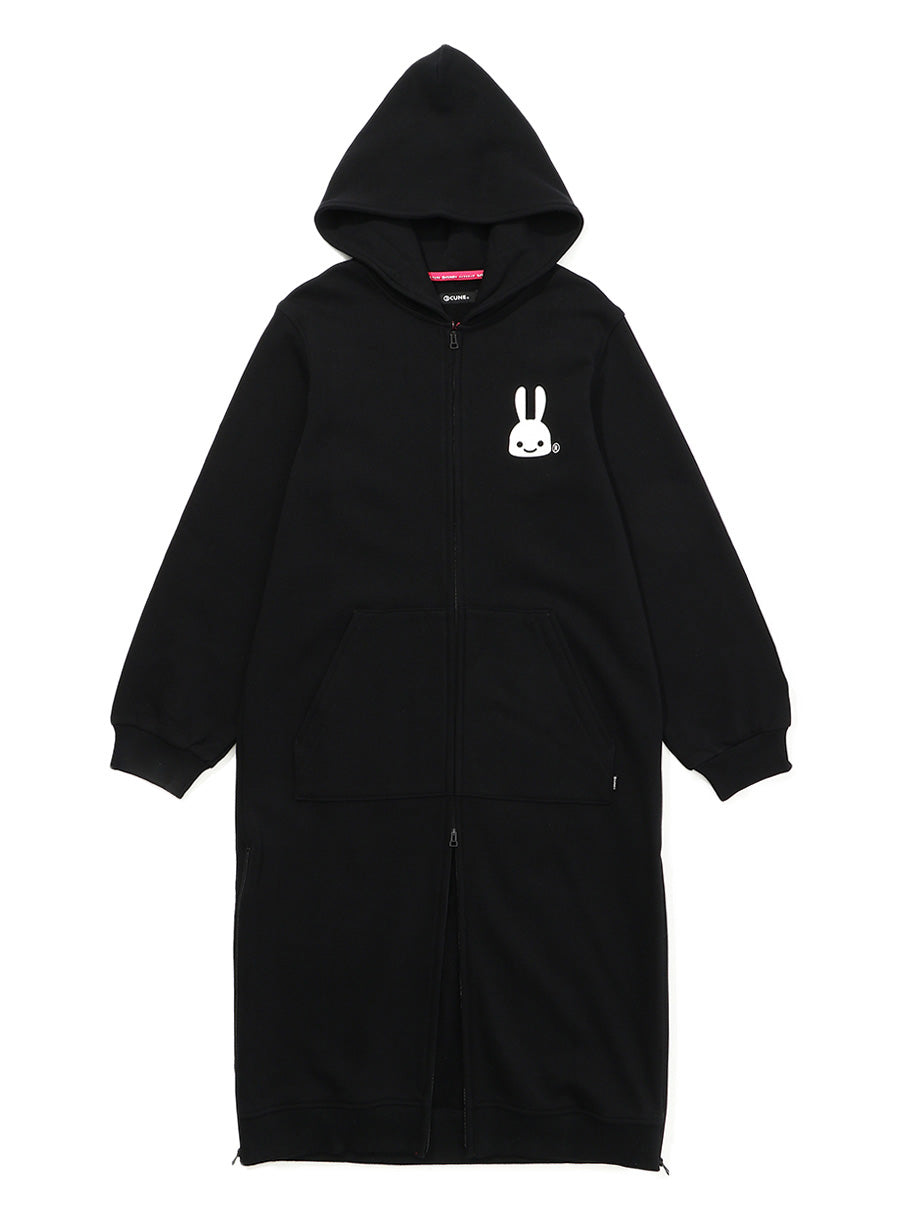 女性のロングジップパーカー