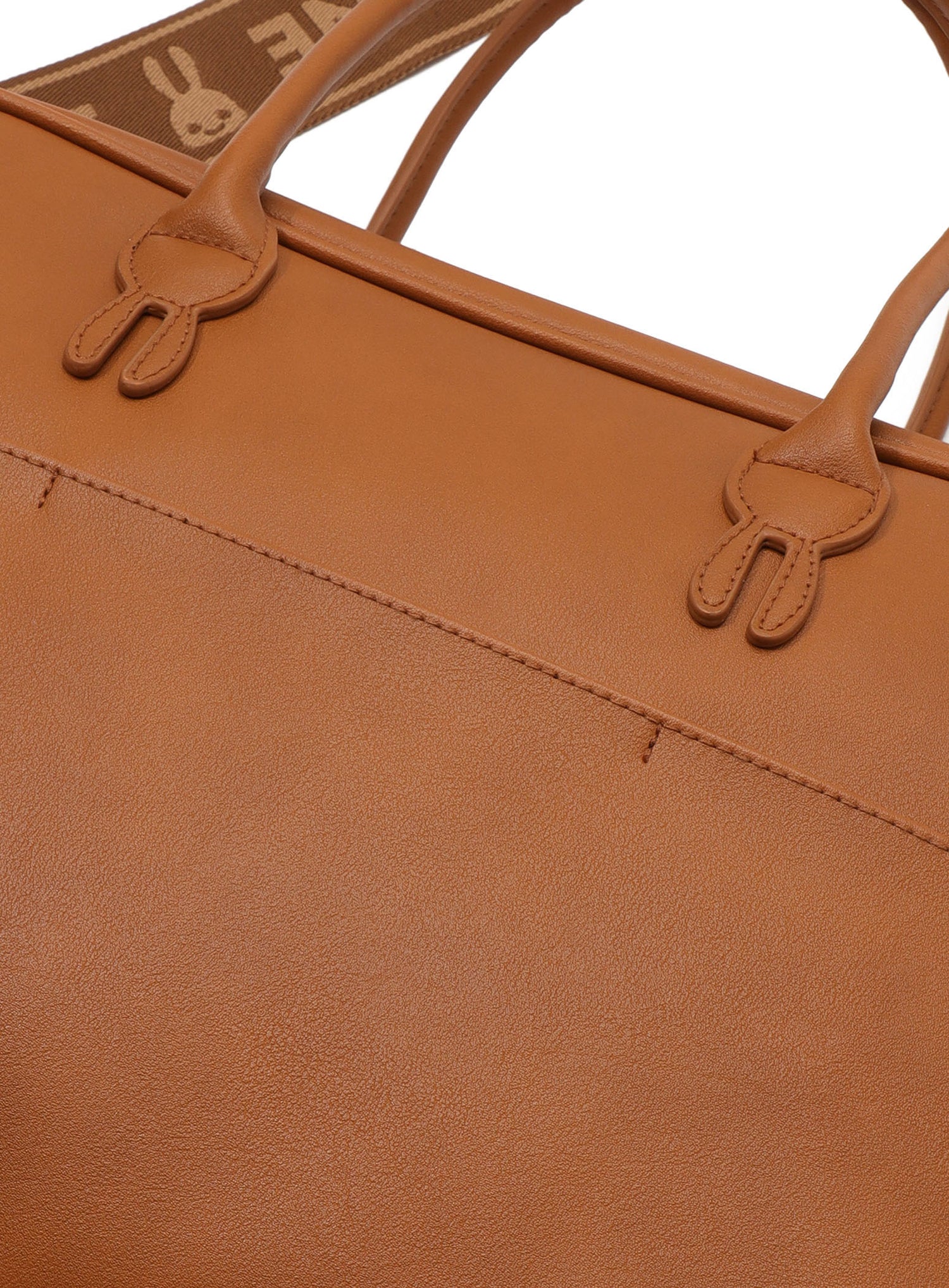 合皮のショルダーバッグ