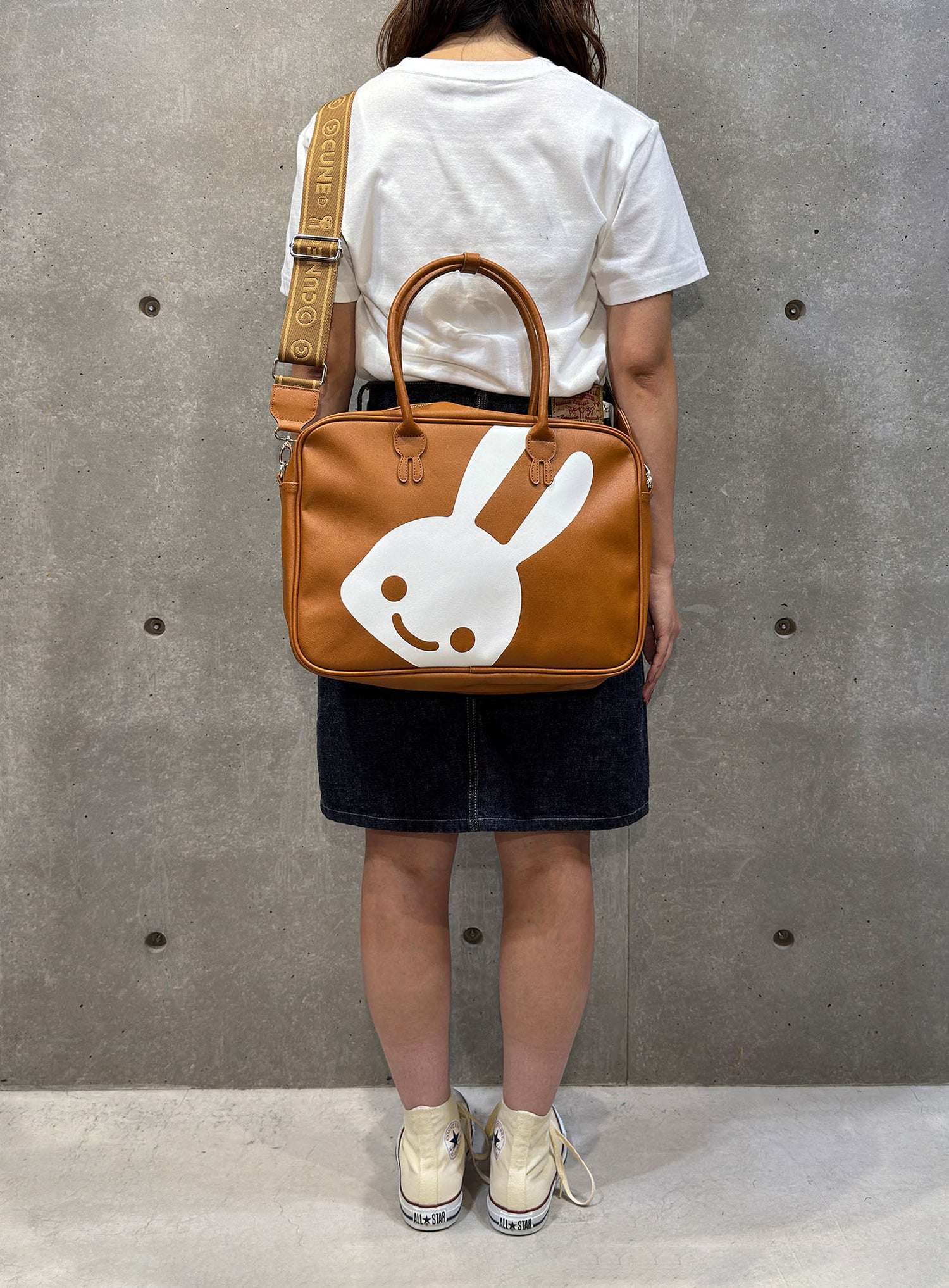 合皮のショルダーバッグ