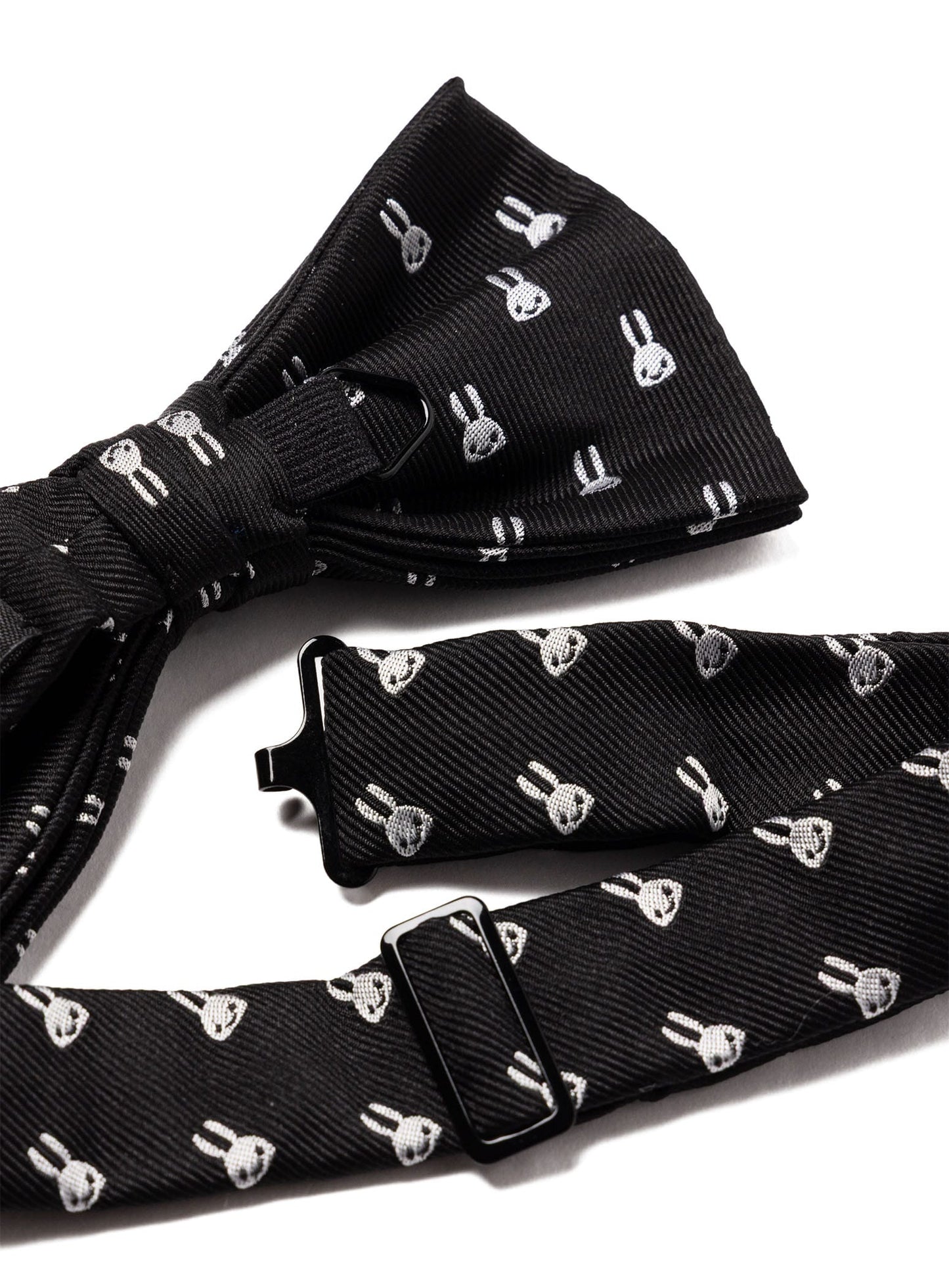 蝶ネクタイ ウサギが並んでる