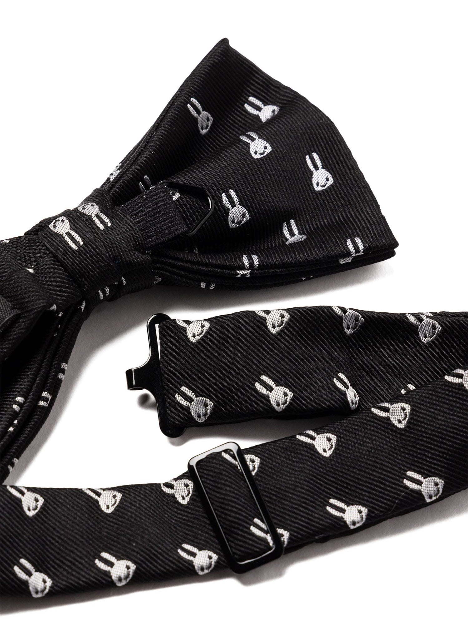 蝶ネクタイ ウサギが並んでる