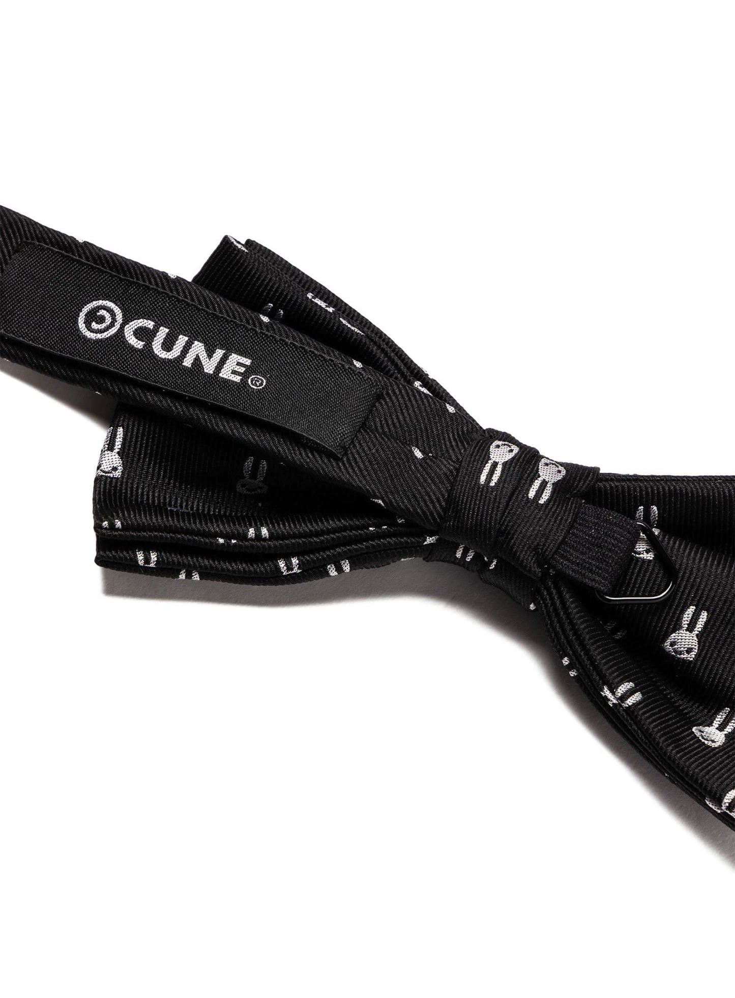 蝶ネクタイ ウサギが並んでる