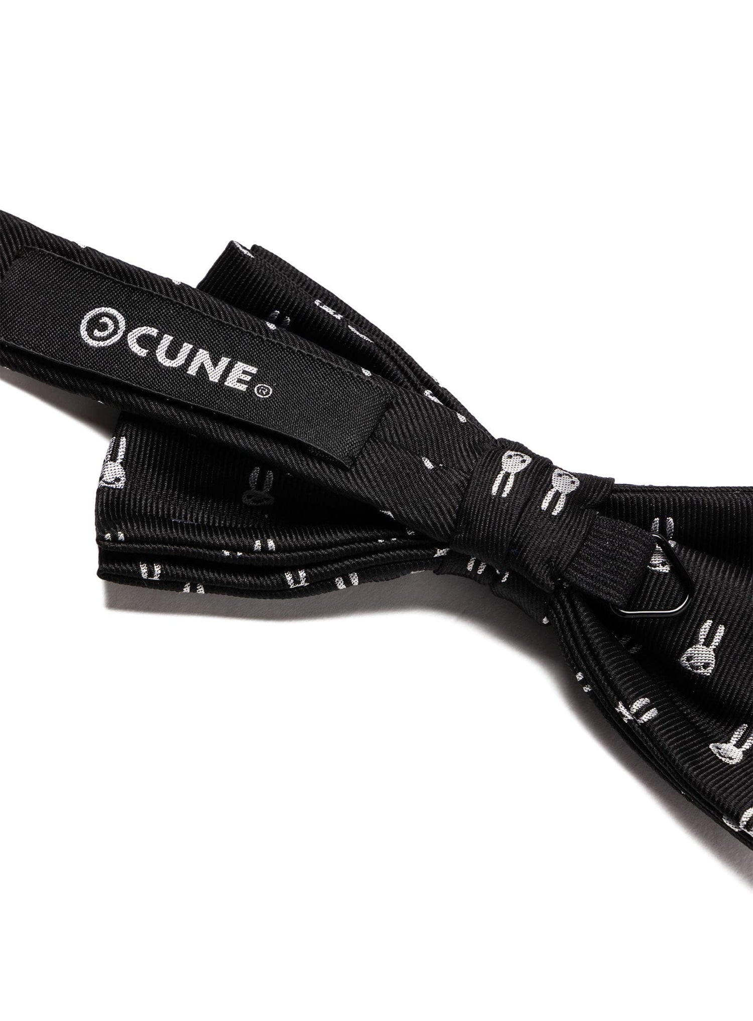 蝶ネクタイ ウサギが並んでる