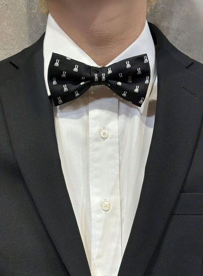 蝶ネクタイ ウサギが並んでる