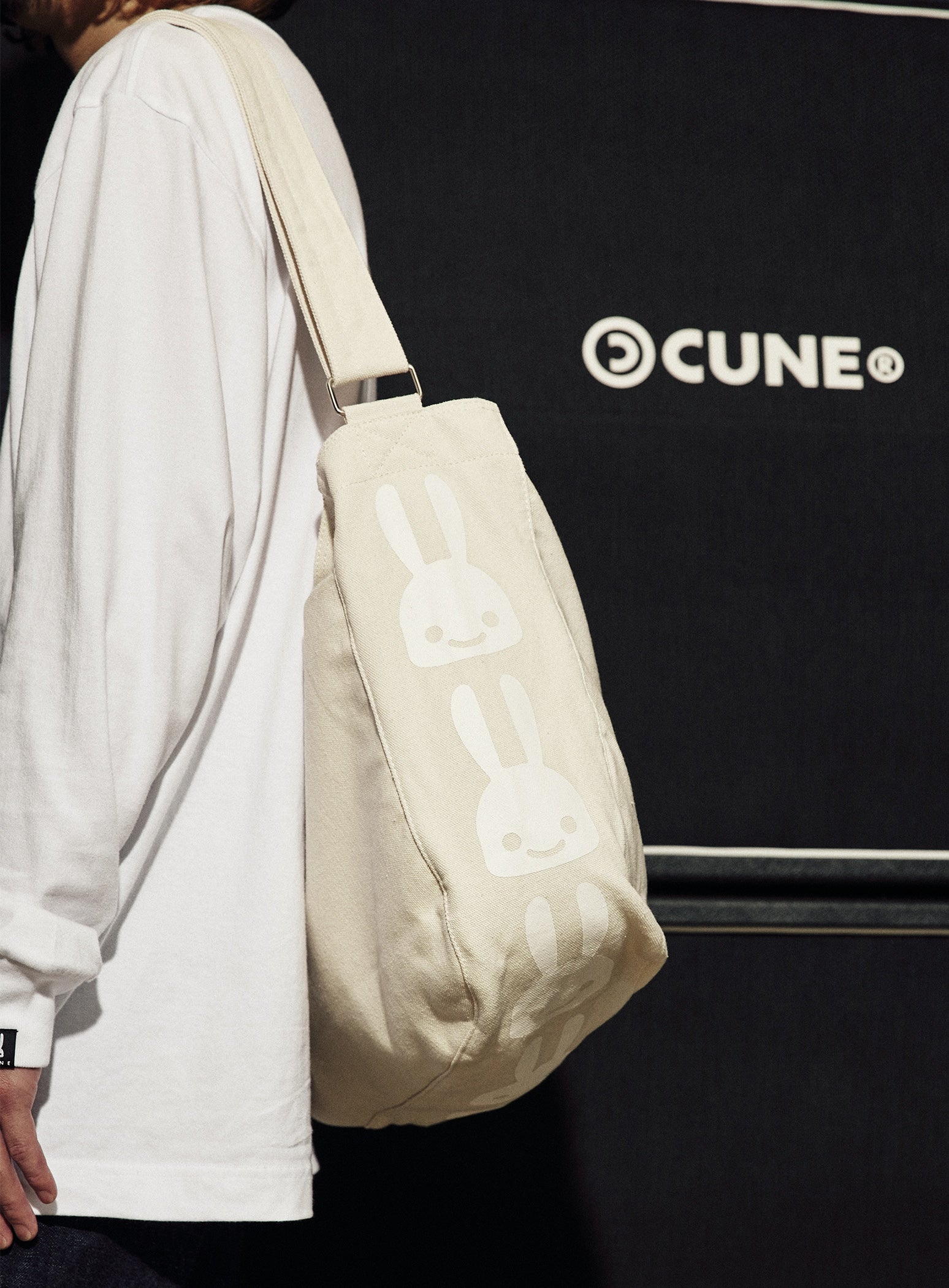 CUNE プリント2WAYバッグ　メッセンジャーバッグ プリント2WAYバッグ CUNEウサギ