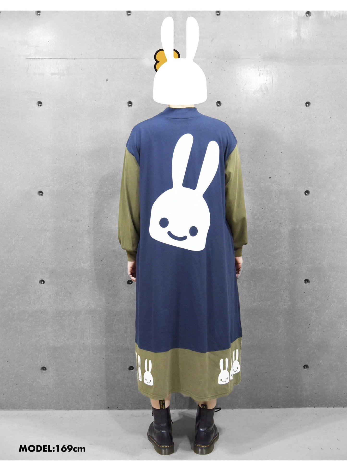 モックネックワンピース