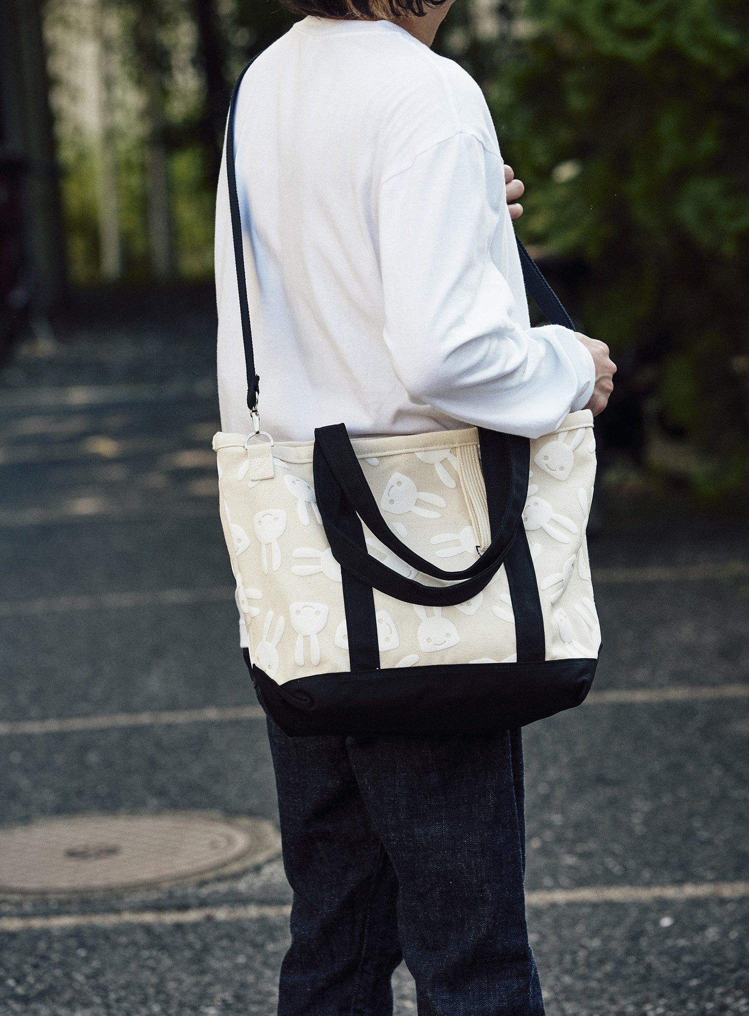 発泡プリントショルダートートバッグ M