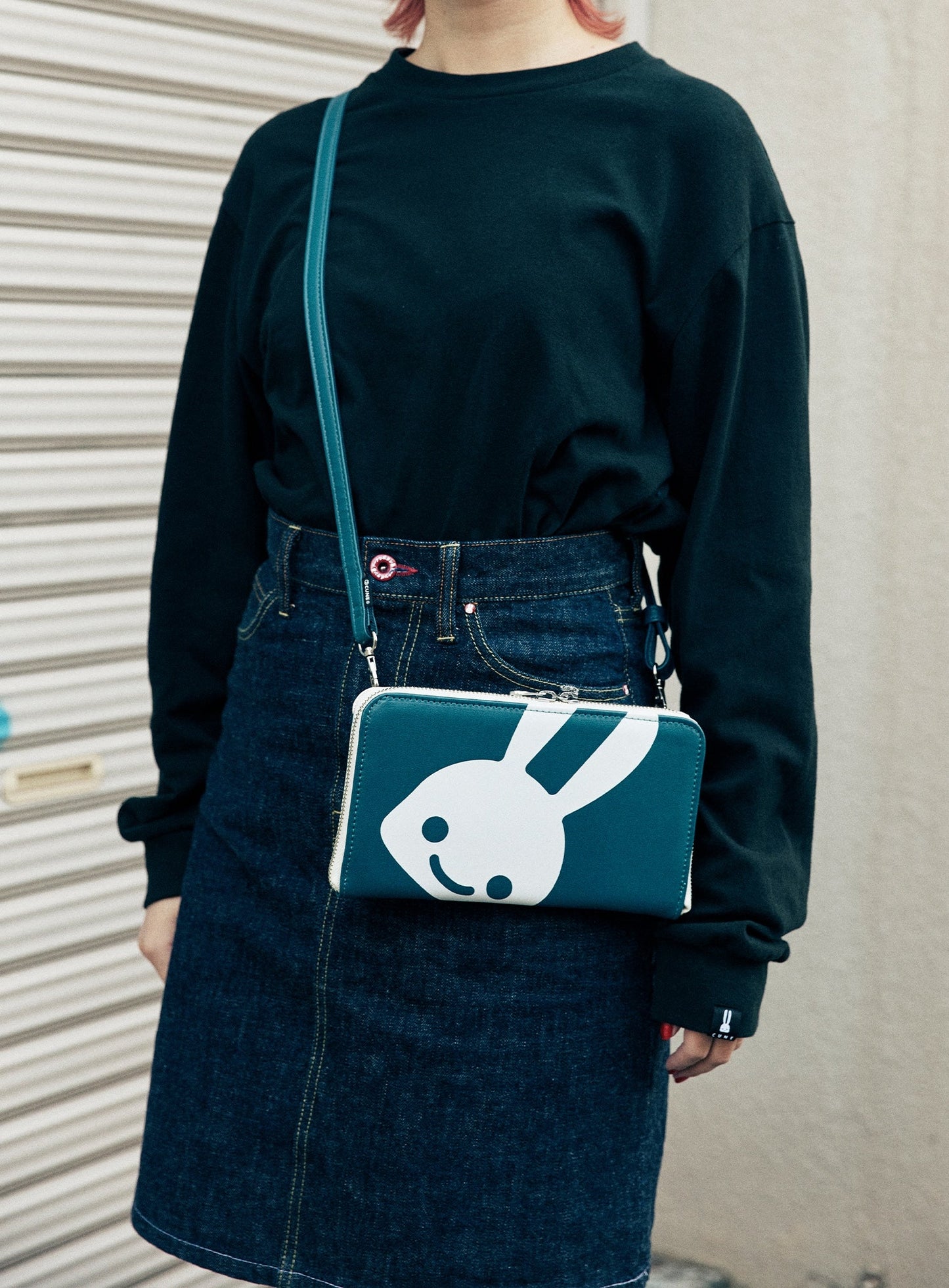 合皮のウォレットバッグ