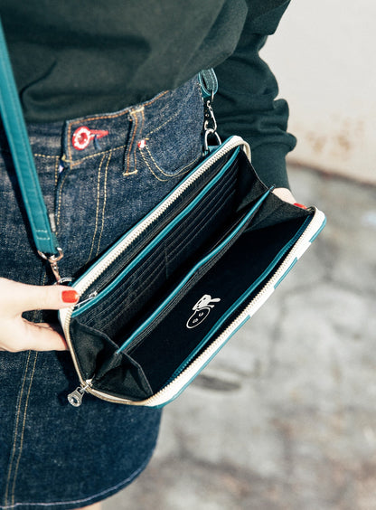 合皮のウォレットバッグ