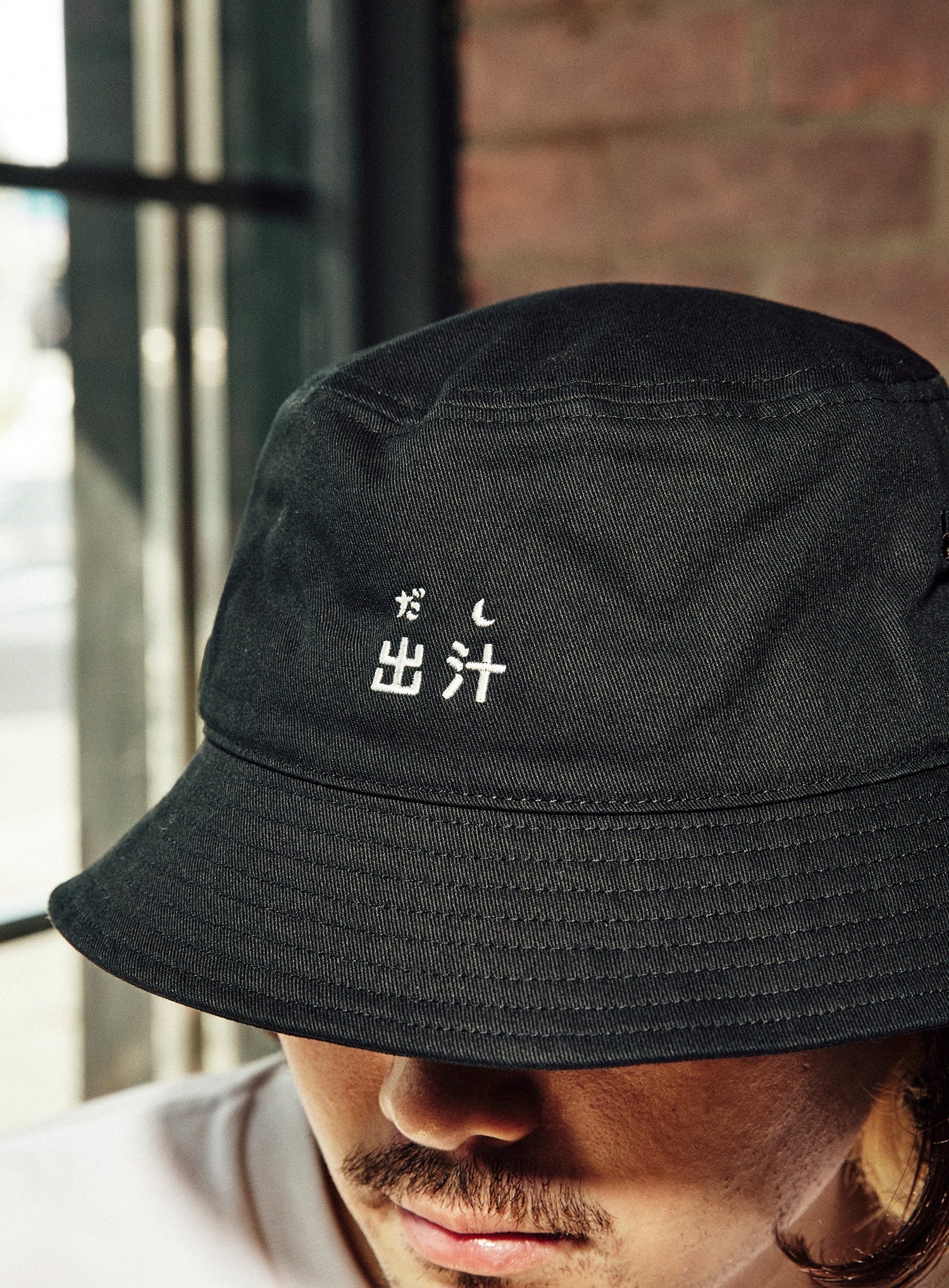 刺繍のバケットハット 出汁