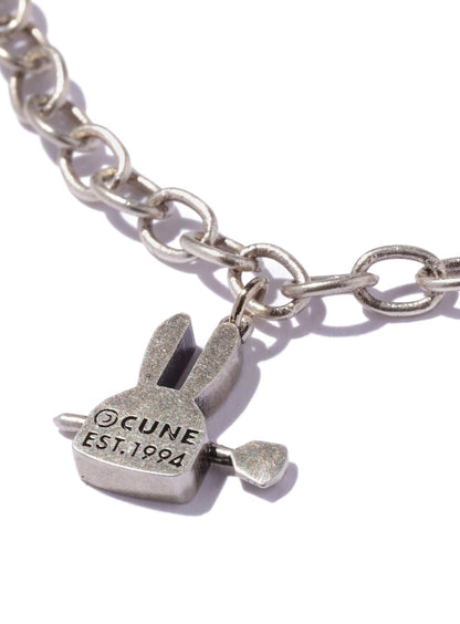 ダーツの矢とウサギブレスレット