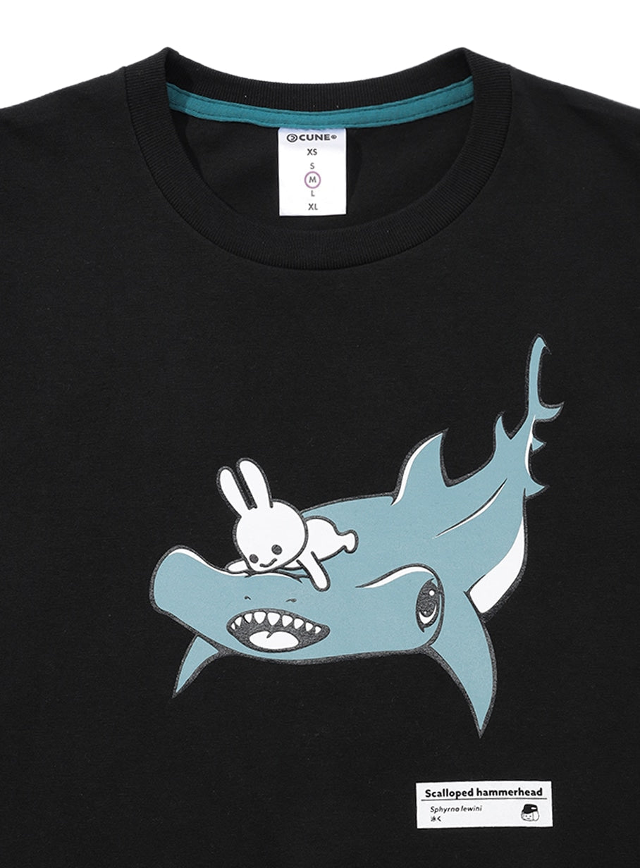 水族館のおみやげTシャツ アカシュモクザメ