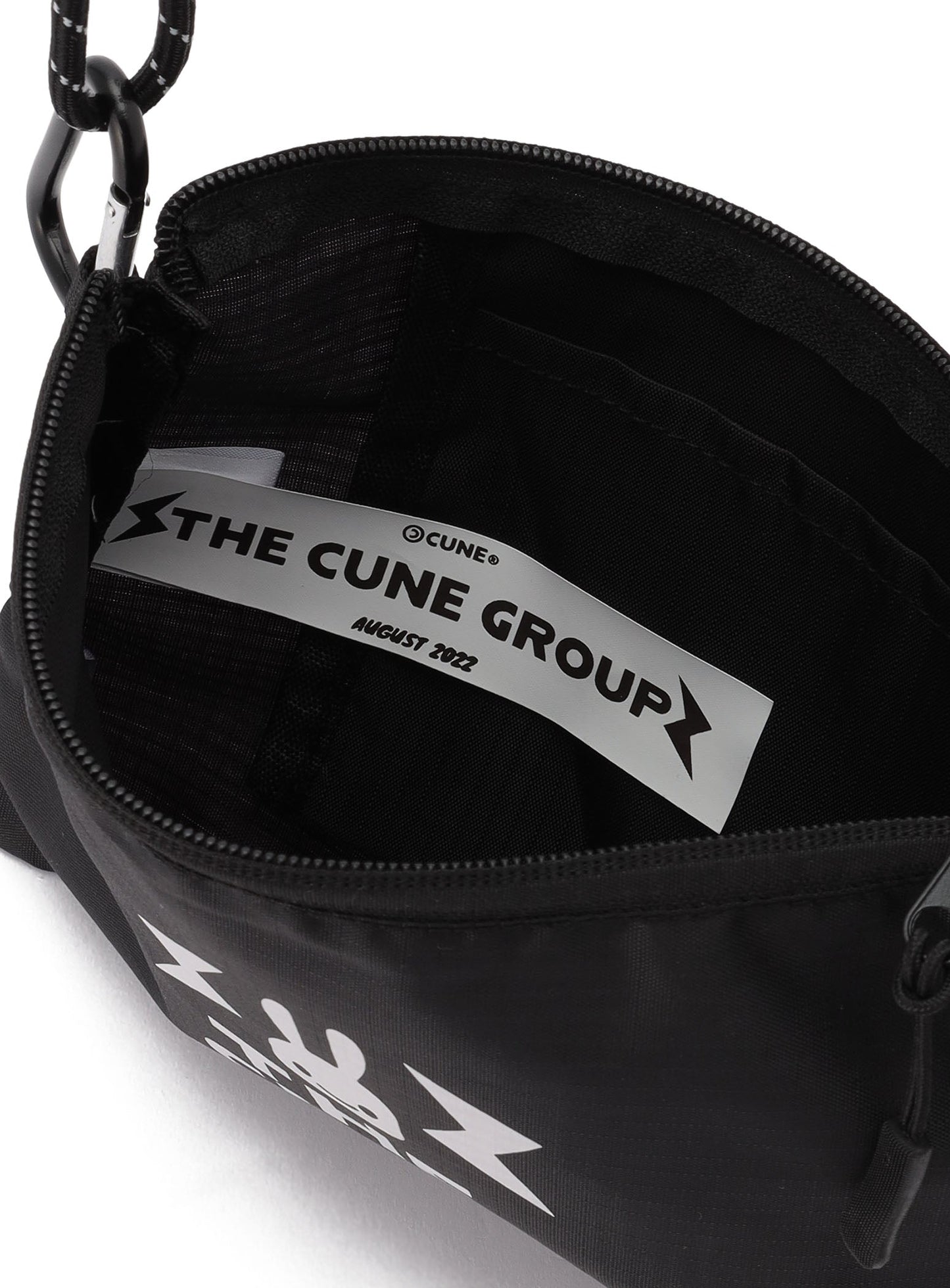THE CUNE GROUP サコッシュ