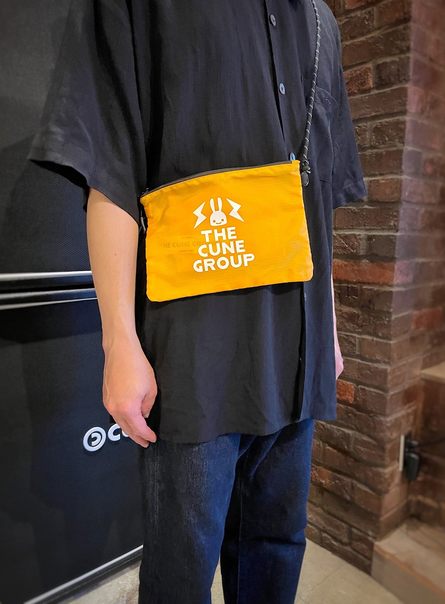 CUNE 23周年を記念した帆布サコッシュ THE CUNE GROUP サコッシュ