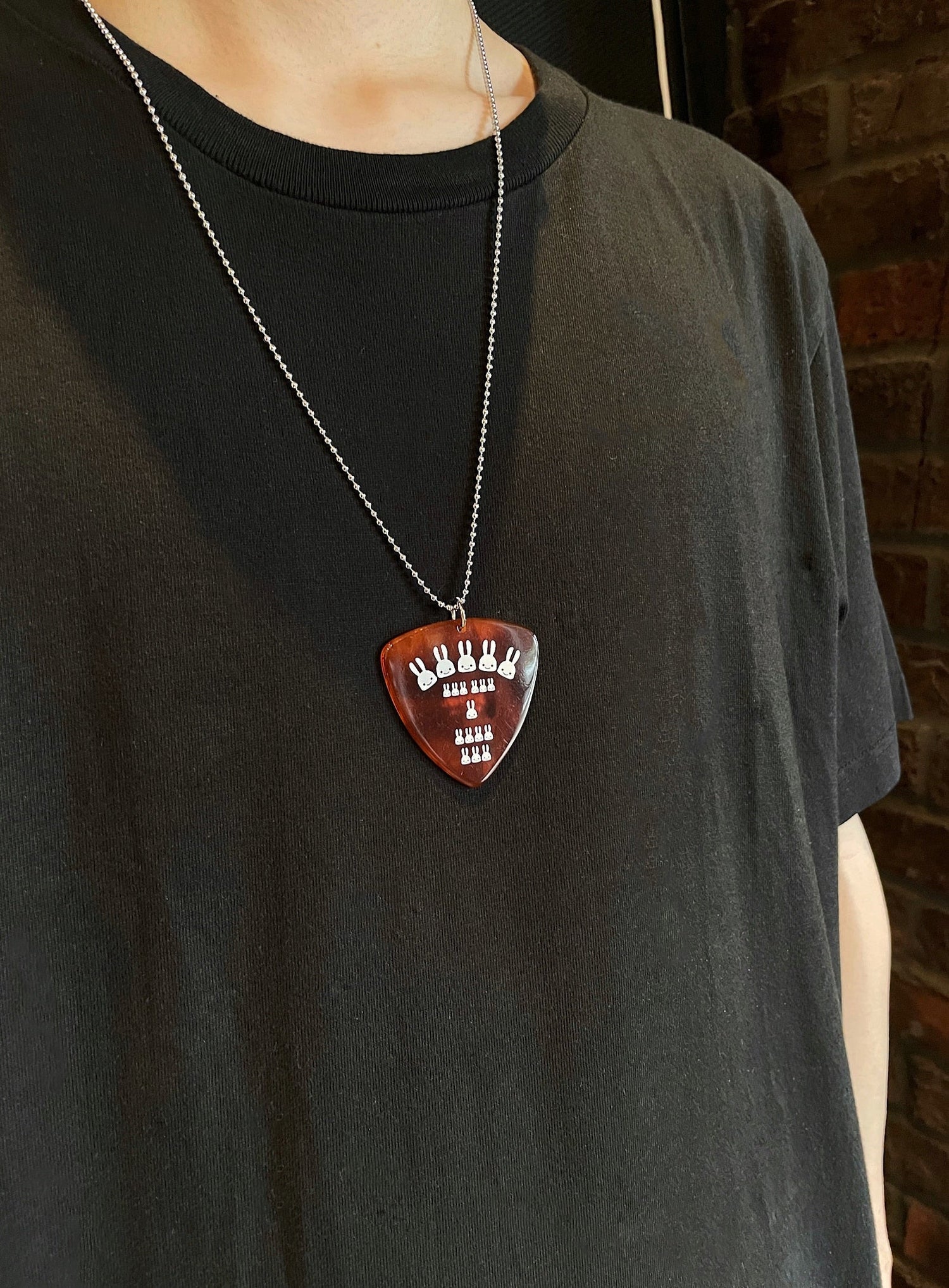 アクリルのピックネックレス_おにぎり