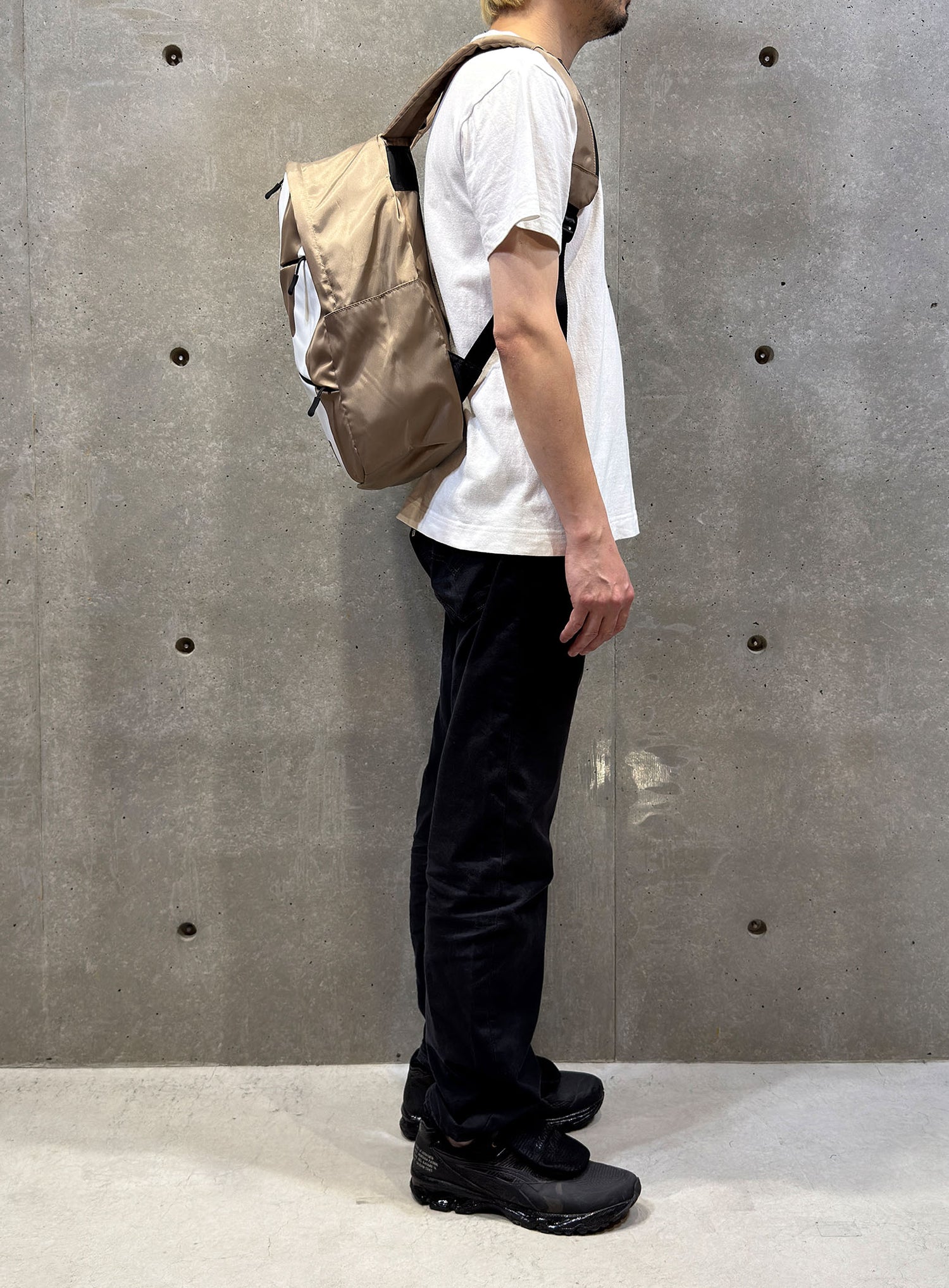 ななめジップバックパック