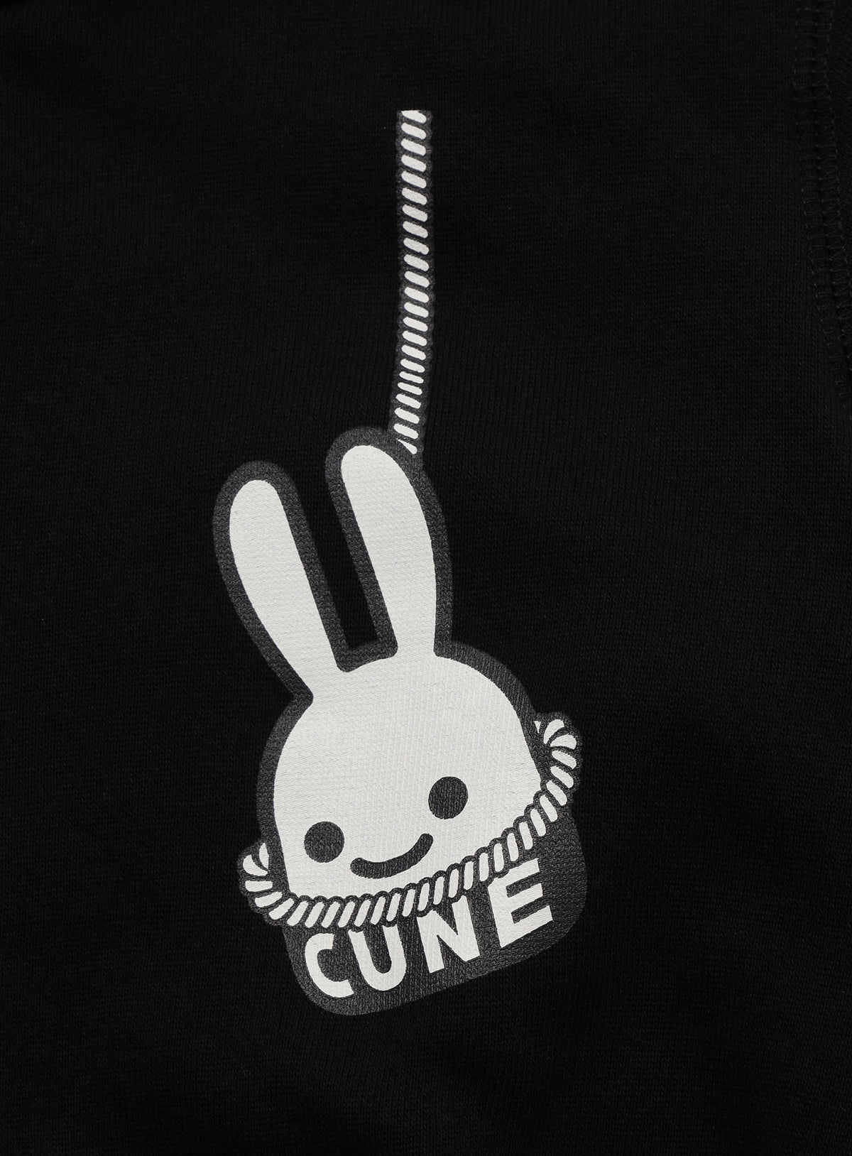 CUNE KIDS PARKA 吊るす